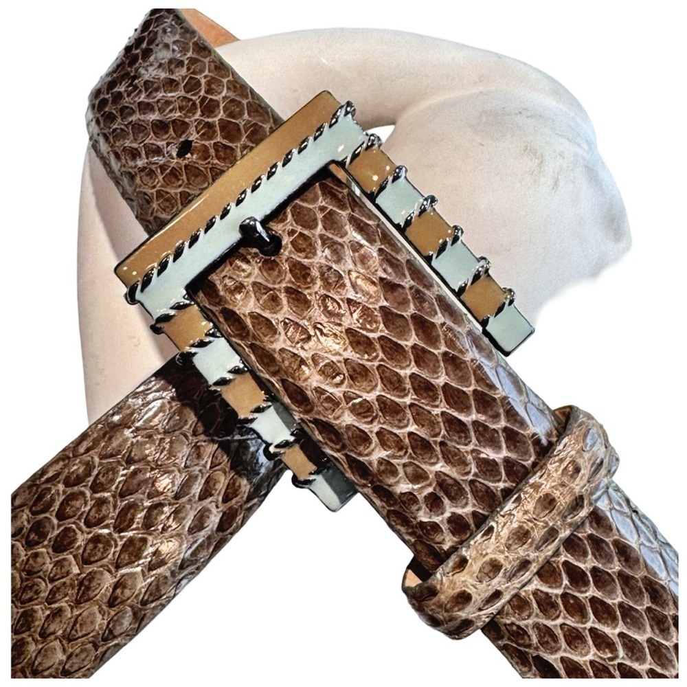 Carlisle Womenโs Textured Belt. Brown, Tan, White